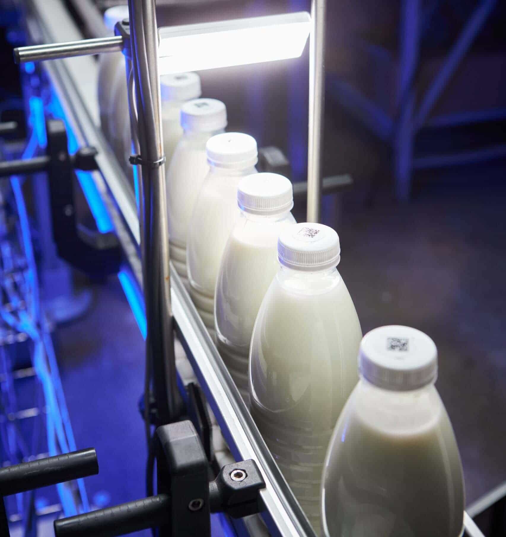 Маркировка бутылок молока